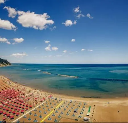 ゲストハウス Gladys ペザロ